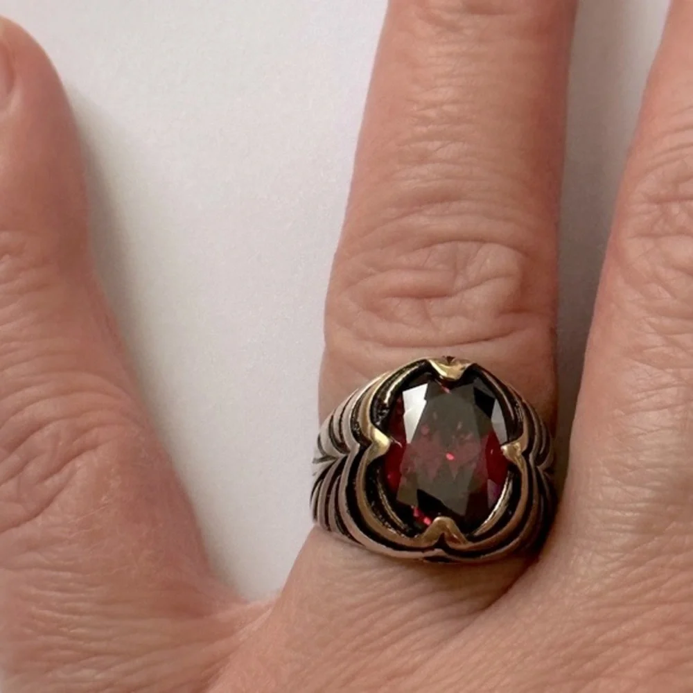 925 Silver size 9.25 stunning red ring unisex